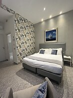 Monza City Rooms & Studios