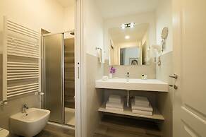 Monza City Rooms & Studios