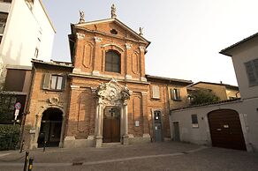 Monza City Rooms & Studios
