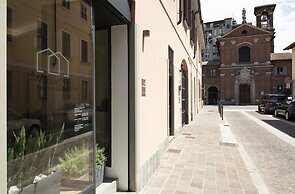 Monza City Rooms & Studios