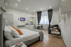 Monza City Rooms & Studios