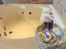 Mondrian Suite Hotel