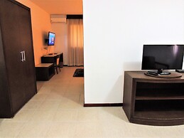 Mondrian Suite Hotel