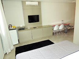 Mondrian Suite Hotel