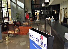 Mondrian Suite Hotel