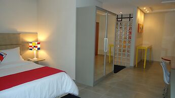 Mondrian Suite Hotel