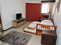 Mondrian Suite Hotel