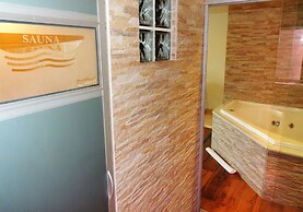 Mondrian Suite Hotel