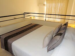 Mondrian Suite Hotel