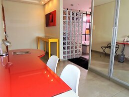 Mondrian Suite Hotel