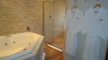 Mondrian Suite Hotel