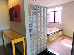 Mondrian Suite Hotel