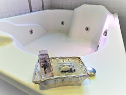 Mondrian Suite Hotel