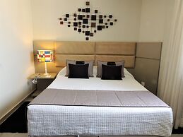 Mondrian Suite Hotel