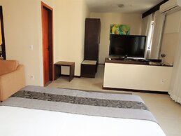 Mondrian Suite Hotel