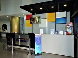 Mondrian Suite Hotel