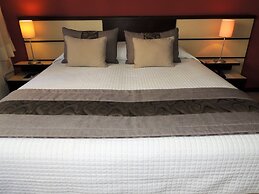 Mondrian Suite Hotel