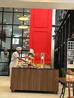 Mondrian Suite Hotel