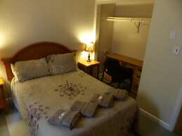 Bent Prop Inn & Hostel Downtown