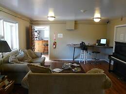 Bent Prop Inn & Hostel Downtown