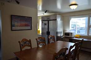 Bent Prop Inn & Hostel Downtown