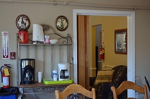 Bent Prop Inn & Hostel Downtown