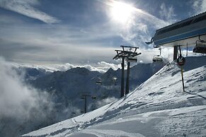 Orient Hotel & Resort