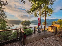 Tranquility Bay Waterfront Inn