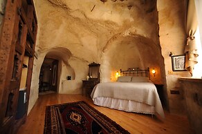 Anitya Cave House