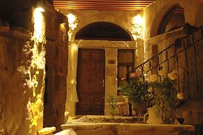Anitya Cave House