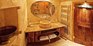 Anitya Cave House