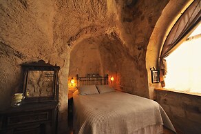 Anitya Cave House
