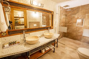 Imperial Cave Suites & Spa