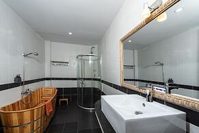 Aristocrat Residence & Hotel