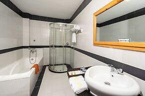 Aristocrat Residence & Hotel