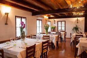 Elliot Osteria e Dormire in collina