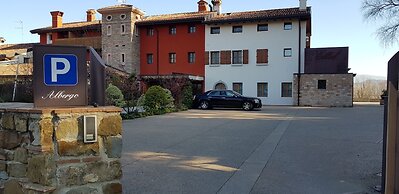 Elliot Osteria e Dormire in collina