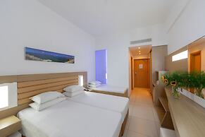 Vrissaki Beach Hotel