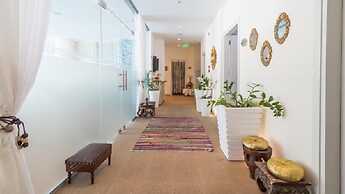 Vrissaki Beach Hotel