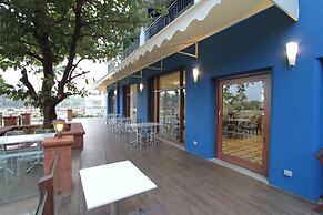 Acron Waterfront Resort