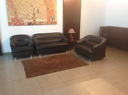 Luxury Service Suite At Taragon KL