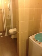 Luxury Service Suite At Taragon KL