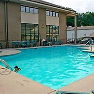 Norma Dan Motel - Near Dolly Parton's Stampede Dinner Attraction