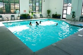 Norma Dan Motel - Near Dolly Parton's Stampede Dinner Attraction