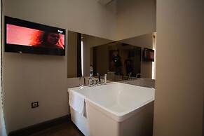 Juliet Rooms & Kitchen