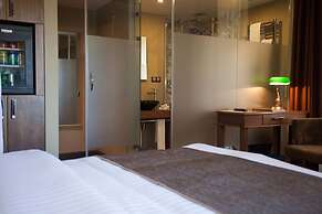 Juliet Rooms & Kitchen