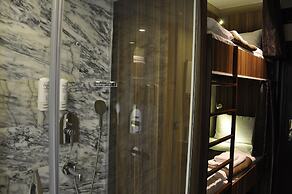 Juliet Rooms & Kitchen