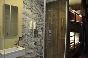 Juliet Rooms & Kitchen