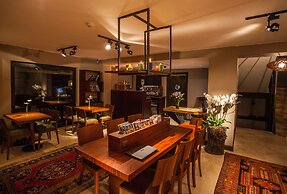 Juliet Rooms & Kitchen