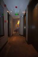 Juliet Rooms & Kitchen